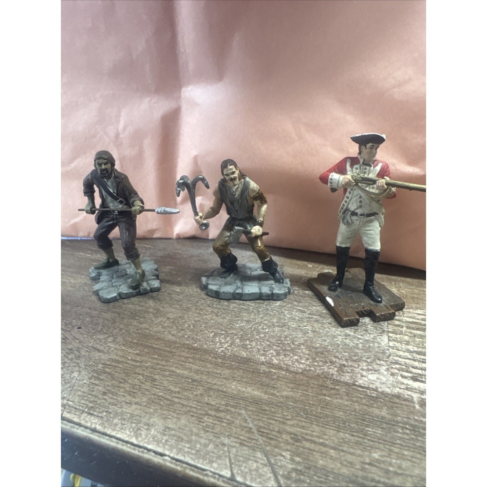 Lot Of 3 Hawthorne Village small figures Port Royal Attack , Plunder, Plunder.